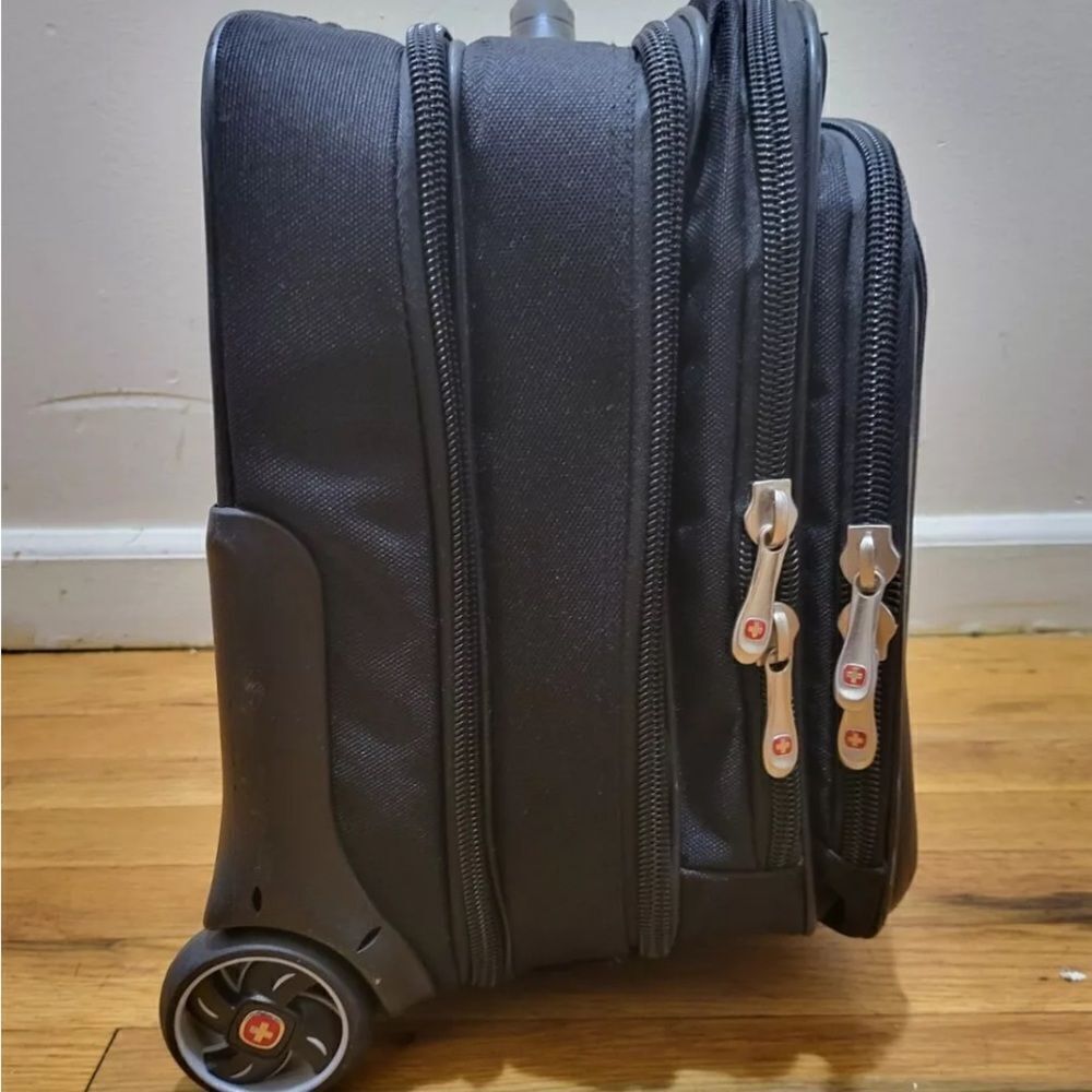 Patriot wheeled travel luggage - Picture 9 of 16